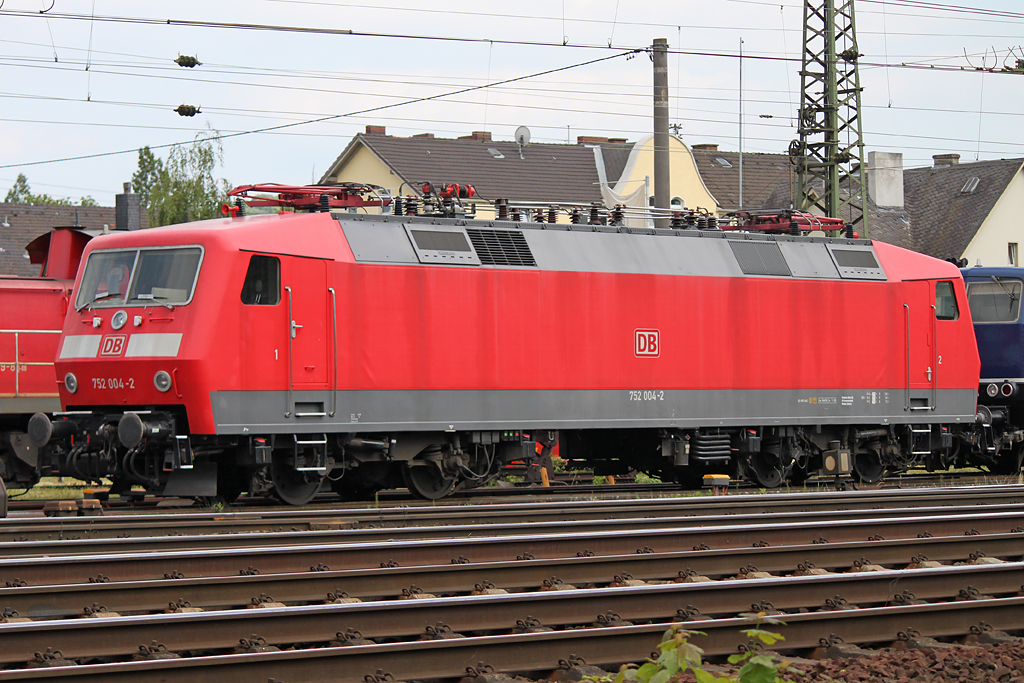 752 004 am 2.6.12 bei der Lokparade in Koblenz-Ltzel.