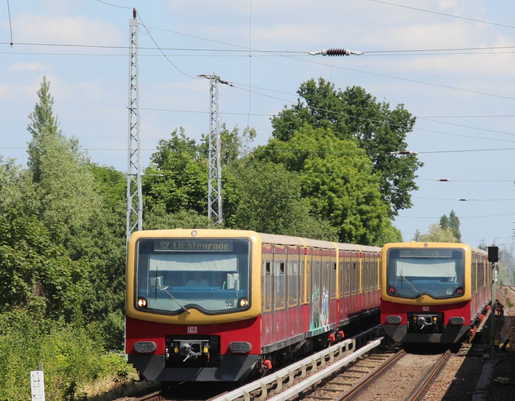 7.6.2013 2 481er begegnen sich zwischen Berlin-Karow und -Blankenburg.