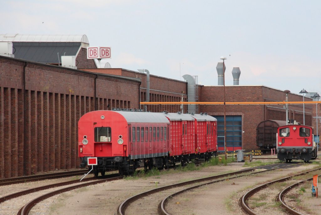 8.6.2013 DB Werk Eberswalde, Hilfszug + Kleinlok. Aufgenommen aus Sonderfahrt der Dampflokfreunde Berlin e.V