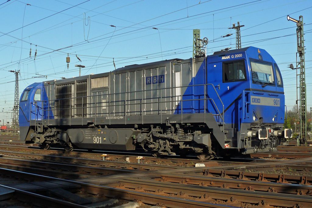 901 der RBH in Oberhausen-West 17.4.2010 