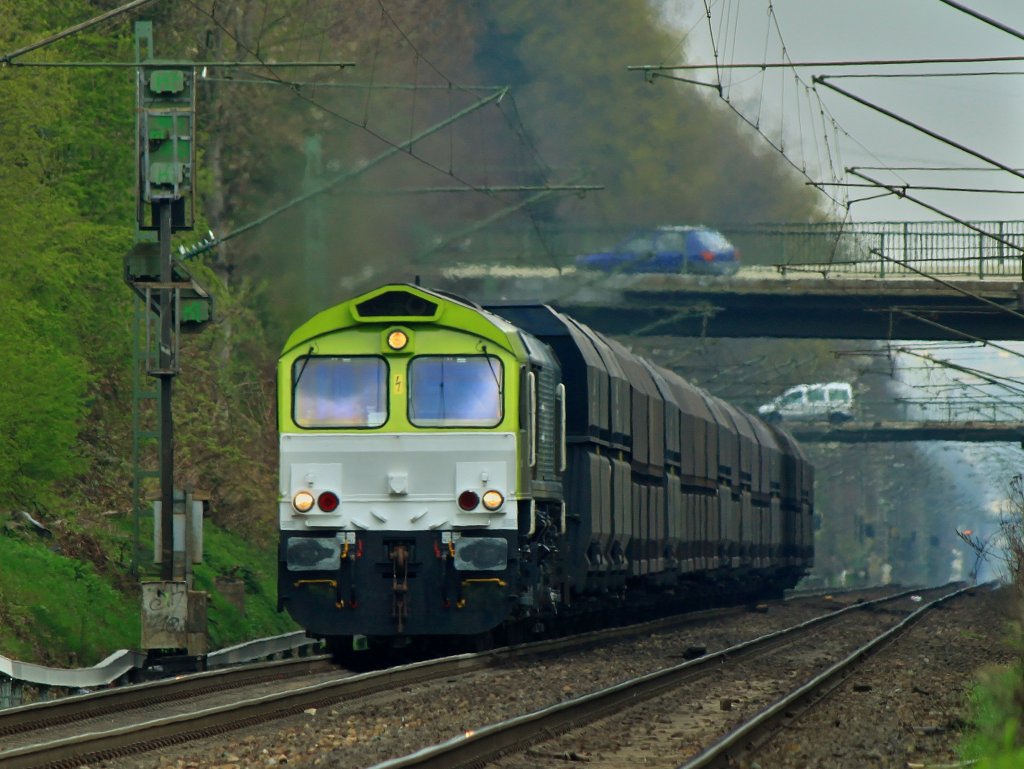 92 80 1266 016 D-CTB von Captrain, eine Class66, am 13.04.2012 mit einem leeren Kohlenzug auf der Rampe von Herzogenrath nach Kohlscheid.
