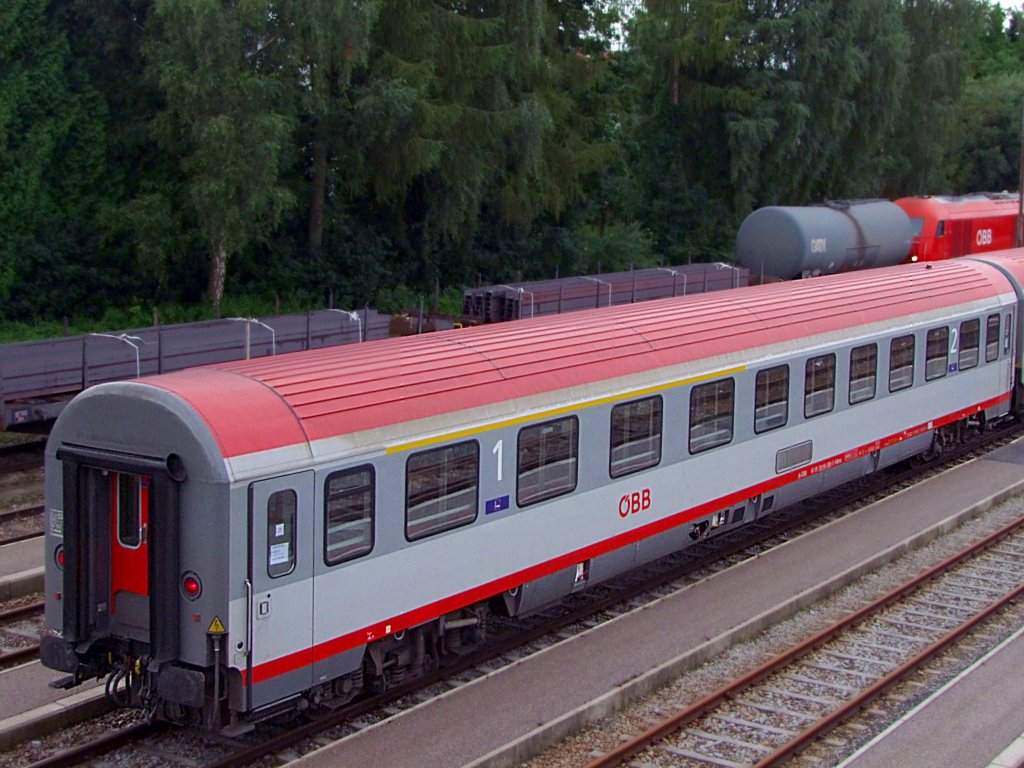 ABmz (61 81 30-90 000-3) bildet bei D966 den Zugschlu;100806