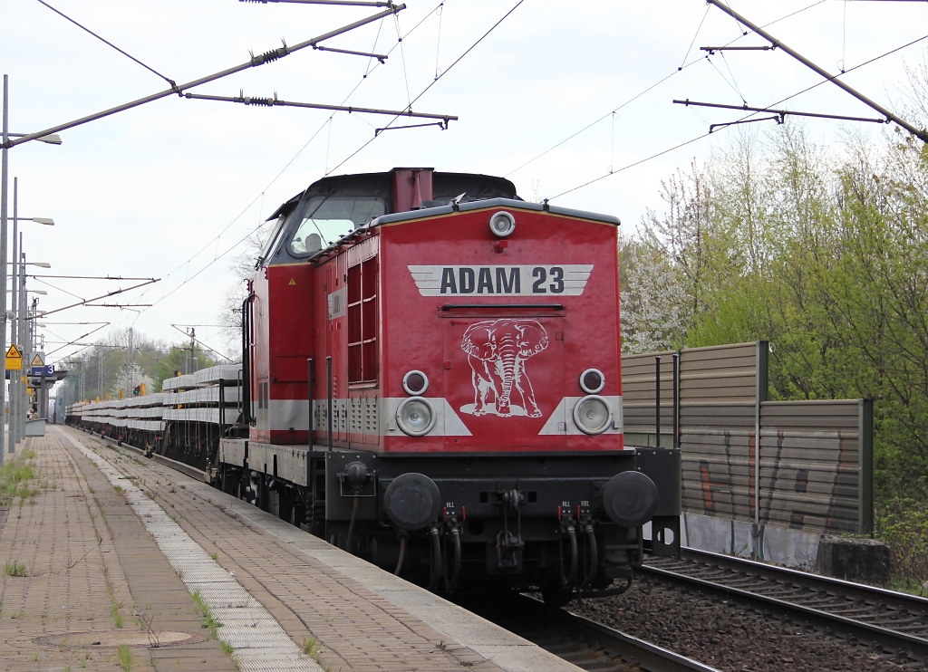 Adam 23  Judy  / 202 240 mit Schwellenzug in Richtung Wunstorf. Aufgenommen am 17.04.2012 in Dedensen-Gmmer.