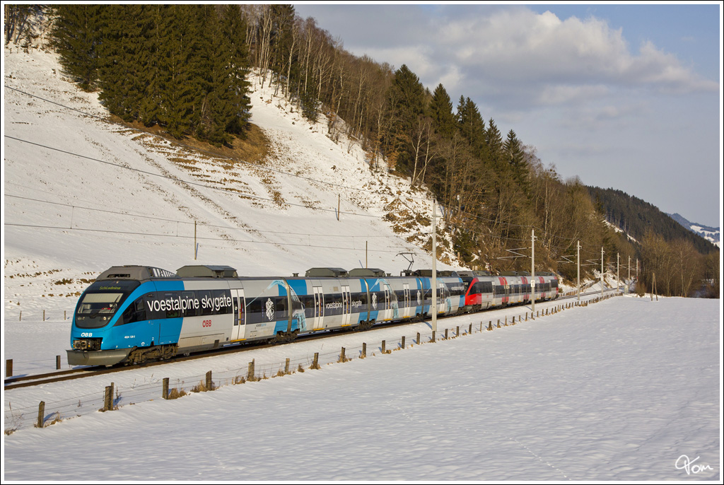 Als Shuttlezug fhrt der neue Werbetalent, 4024 128  Voestalpine skygate  und der 4024 102 bei der Alpinen Ski WM 2013 in Schladming, von Haus im Ennstal nach Schladming. Lehen 10.2.2013