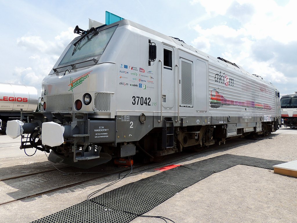 Alstom FRET T 042 - Akiem 37042, wurde anlsslich der Transport-Logistic2013 auf das Mnchener Messegelnde geschoben; 130607