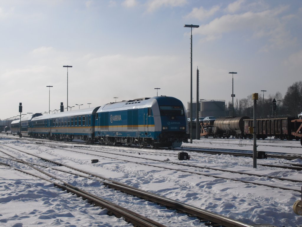 ALX mit 223 061 bei der Ausfahrt in Marktredwitz, am 28.01.11