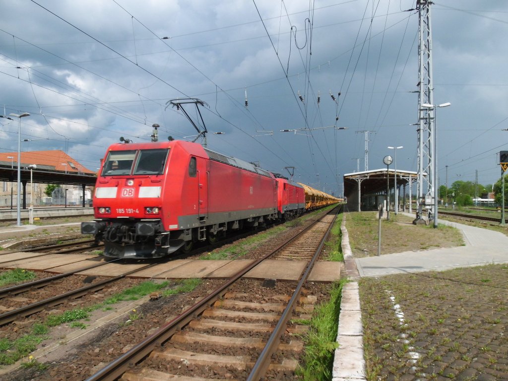 Am 09.05.2013 kam 185 191&189 062 mit einem SKW Zug aus Piesteritz durch Stendal und weiter nach Wittenberge.