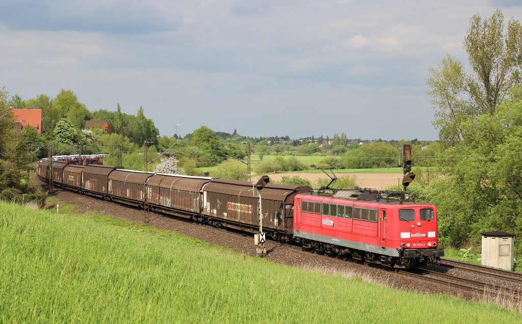 Am 10.Mai 2013 war 151 074 mit einem EZ kurz vor Elze(Han) auf dem Weg Richtung Sden.