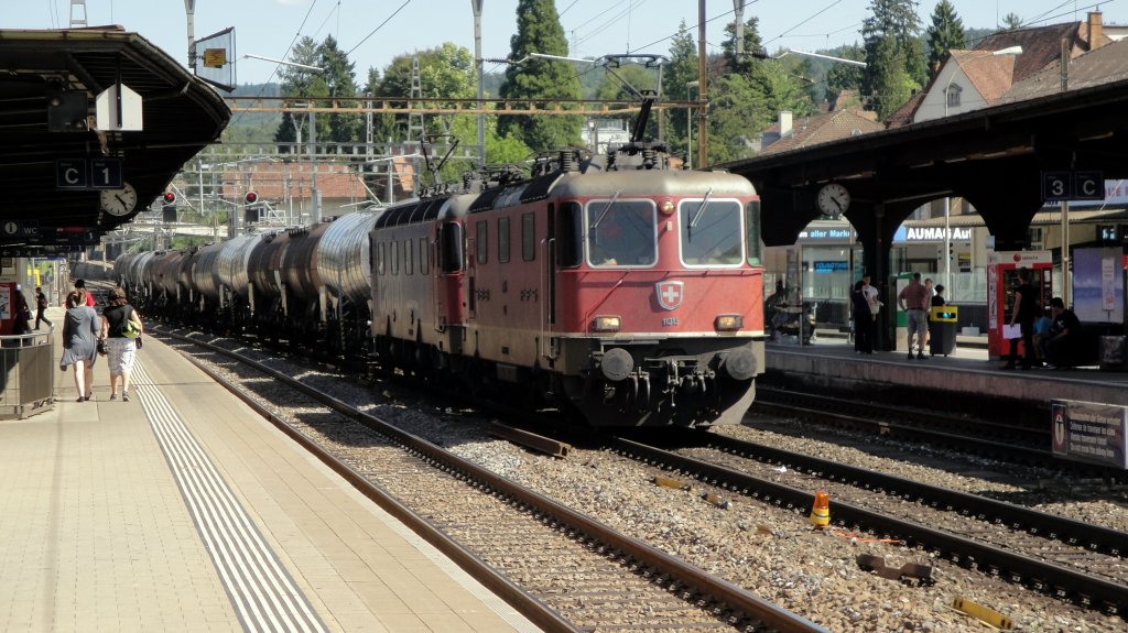 Am 11.07.11 wird der Bahnhof Liestal von einem l-Zug durchfahren. Interessant ist, dass der Zug fast jede Woche leister und glnzender wird (neue lrmarme Wagen). Zugloks sind die Re 4/4  11315 und die Re 620 060-4  Tavannes .
