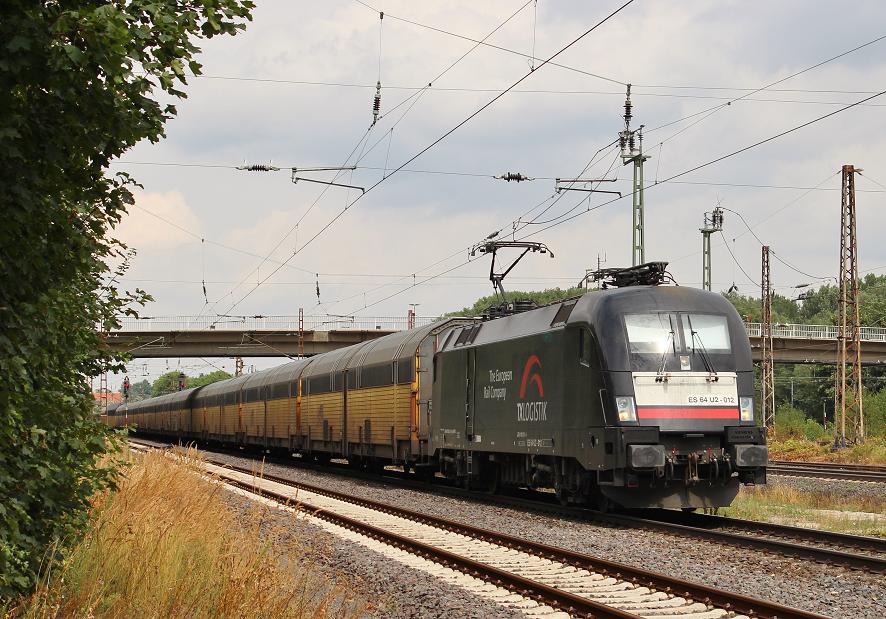 Am 12.August 2013 war MRCE/TXL 182 512 mit einem Altmann-Zug in Elze(Han) auf dem Weg Richtung Sden.