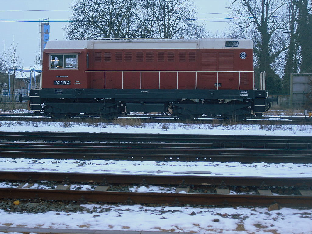 Am 14.02.2012 stand V75 018(107 018)im Bahnhof Stendal abgestellt. 