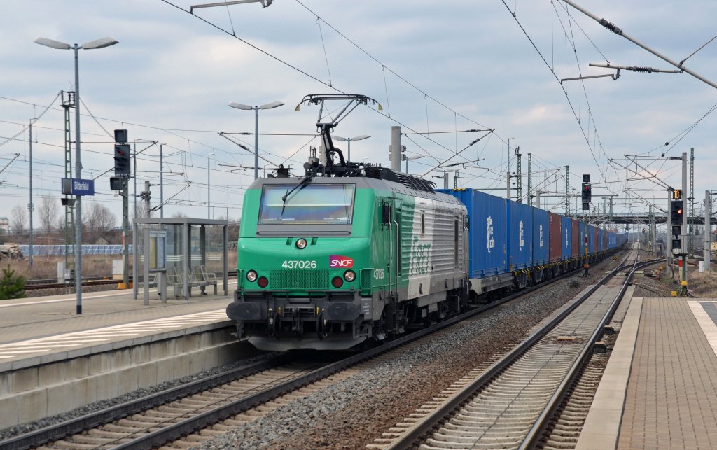 Am 14.04.13 zog 437026 die nicht mehr ganz Blaue Wand durch Bitterfeld Richtung Delitzsch.