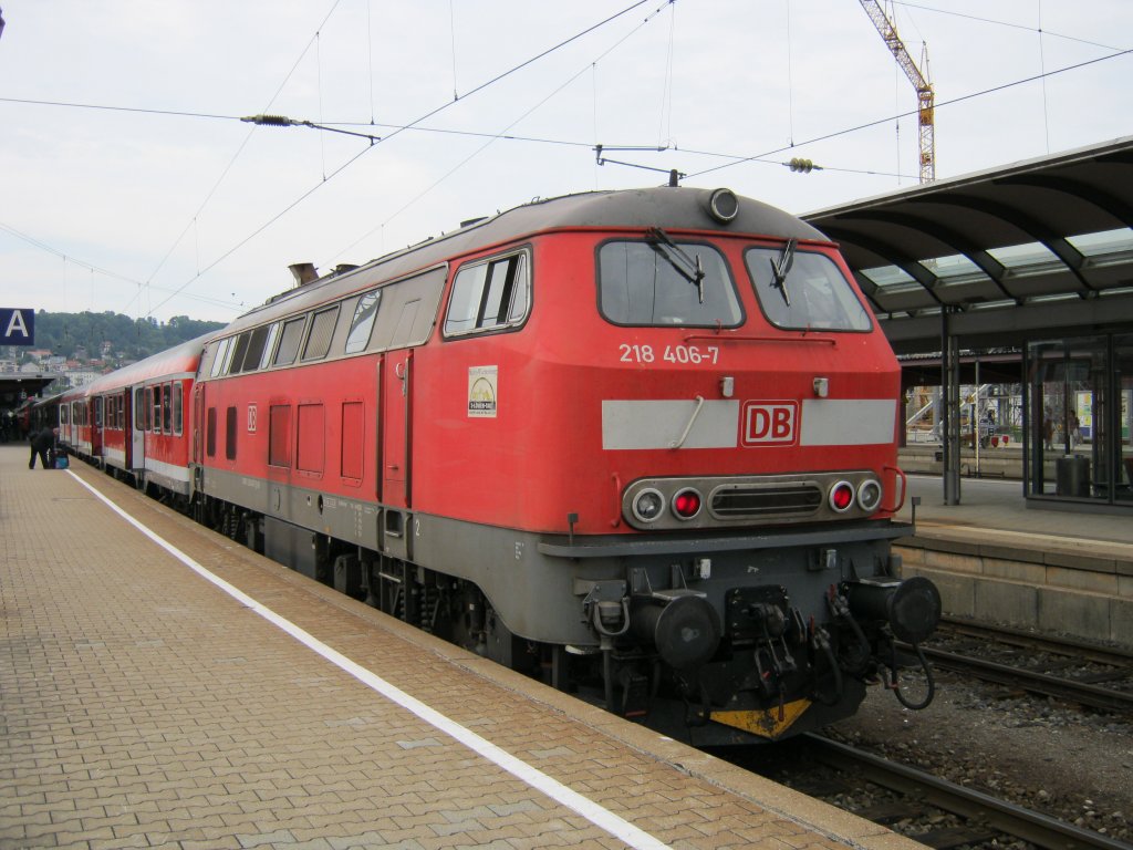 Am 14.08.2010 ist gerade 218 406-7 mit ihrem RE aus Lindau in den Ulmer HBF eingefahren.