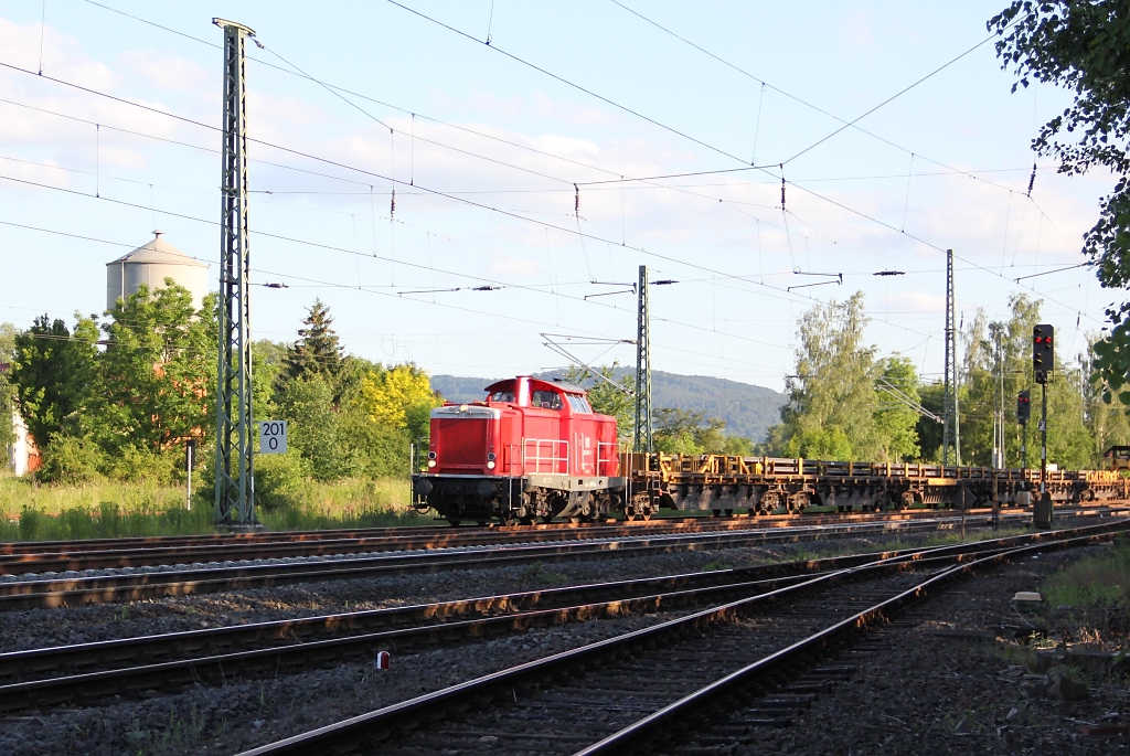Am 17.06.2012 zog 212 265-3 Langschienen durch Eschwege West in Richtung Norden.