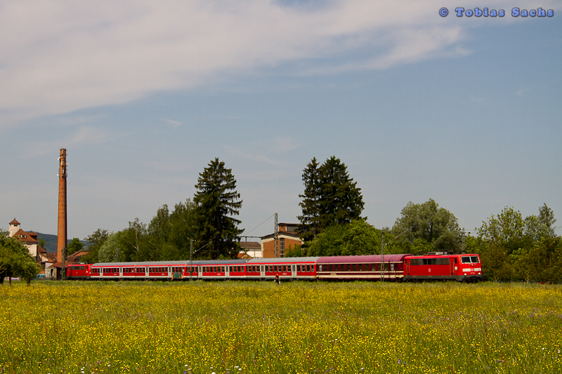 Am 18.05.2012 zog 111 058 den RE 19417 nach Aalen. Zweite Lok war eine 111 047. Ein erster Wagen war ein Am vom Euro-Express.