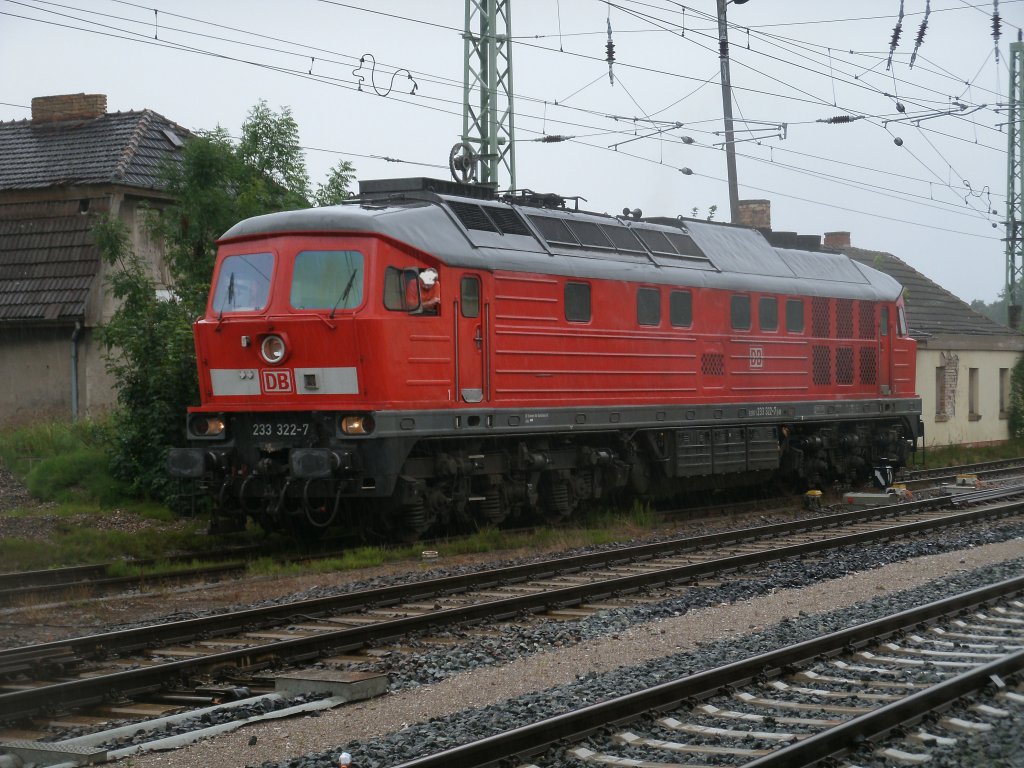 Am 21.Juli 2011 stand am alten Kleinbahnhof in Bergen/Rgen:233 322.