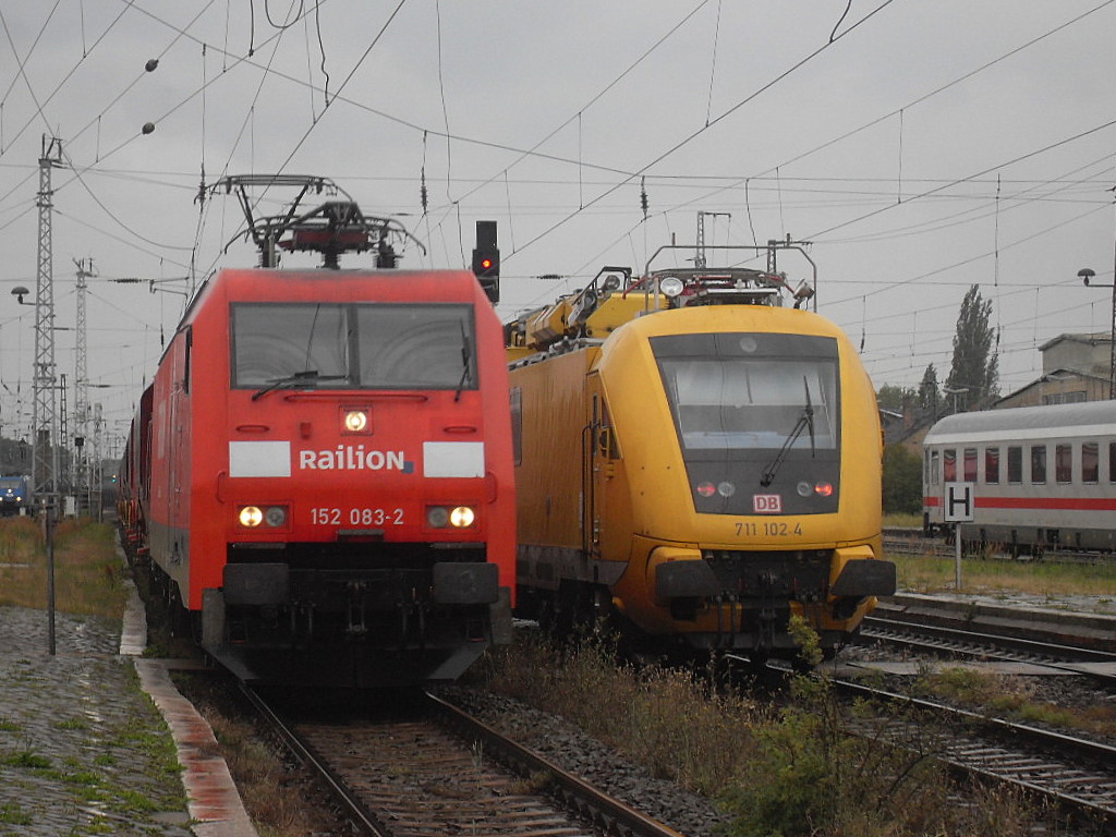 Am 24.06.2012 war der Oberleitungswagen 711 102 in Stendal und als Gegenzug kam 152 083 mit einem Kalizug.
