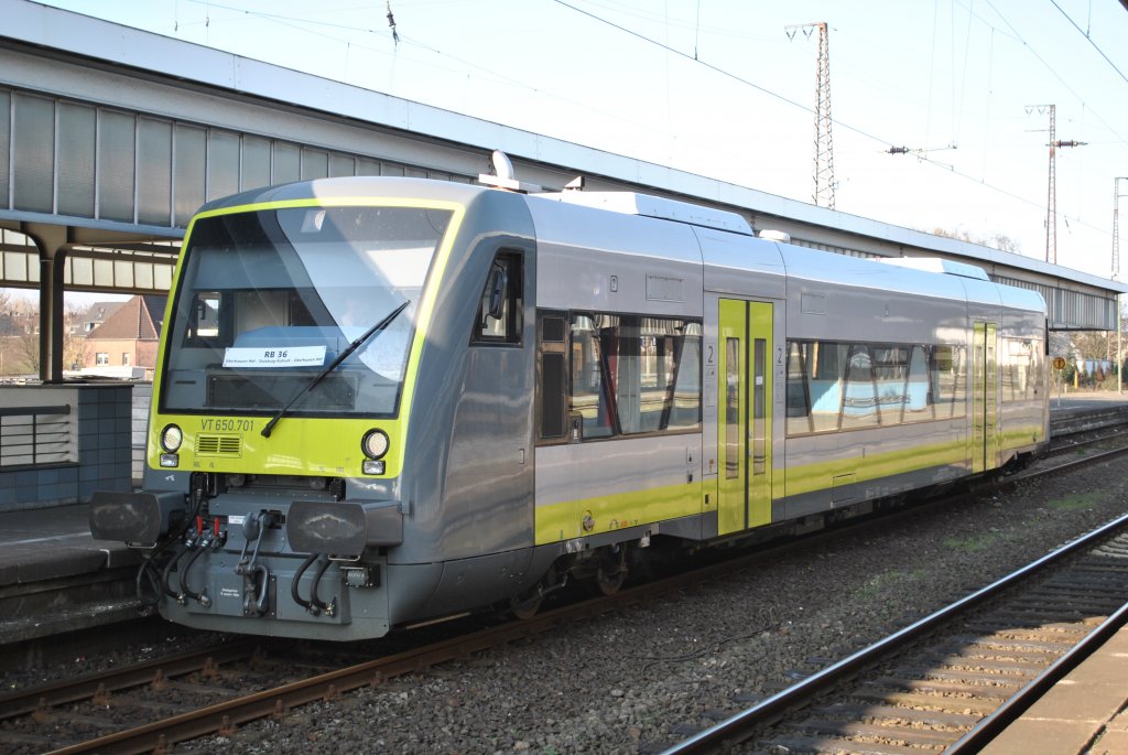 Am 27. Mrz 2011 steht Agilis VT650.701 in Duisburg und wartet auf die Abfahrt als RB36 nach Duisburg Ruhrort.