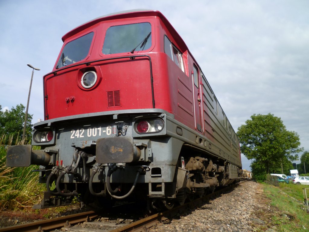 Am 30.06.11 war die EKO 242 001-6 in Oelsnitz/V. zusehen.