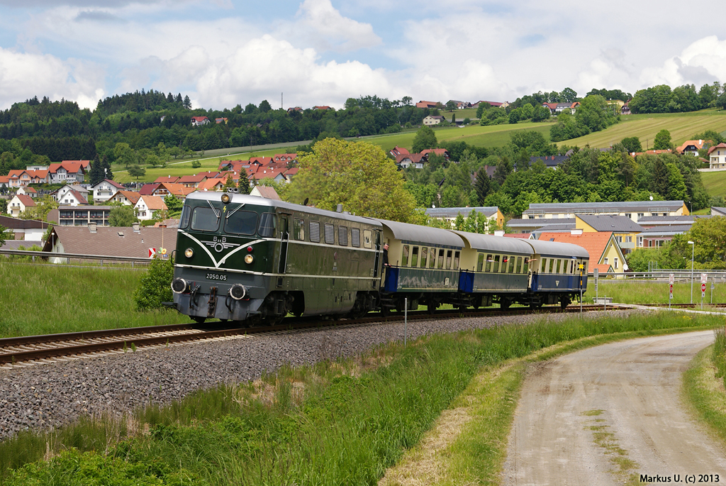 Anlsslich des Bahnhoffestes in Oberschtzen wurde mit der Garnitur des Sonderzuges eine Sonderfahrt von Oberwart nach Friedberg und retour durchgefhrt.

2050 05 am 26.05.2013 mit SR 14834 bei Pinggau.