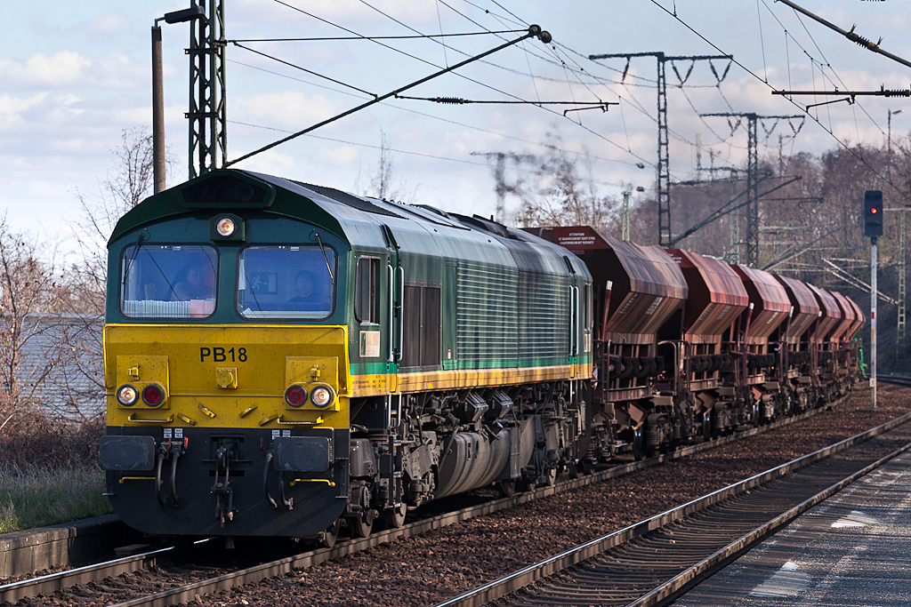 Ascendos Class 66 Leasinglok der ITL (9280 1266 022-3D ITL)am 01.04.2012 mit einem Gterzug rollt in Richtung Cossebaude durch Dresden-Cotta.