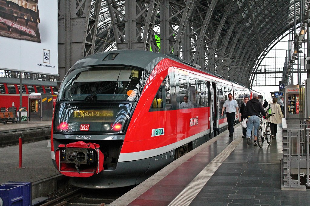 Auch am 24.05.2013 stand Desiro 642 527 als RB 34 von Frankfurt (Main) Hbf nach Glaubheim - Stockheim abfahrbereit im Startbahnhof.