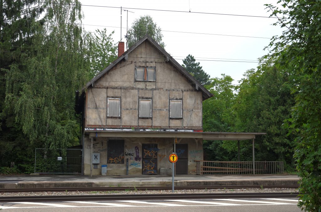 Bahnhof Gersthofen.Der Bahnhof ist jetzt im Besitz der Stadt Gersthofen. Noch offen ist, ob er renoviert oder abgerissen wird. 15.08.2012