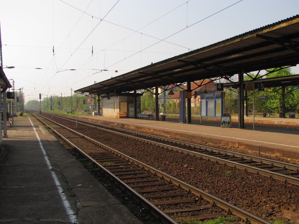 Bahnsteig 3 und 4 in Merseburg; 21.04.2011