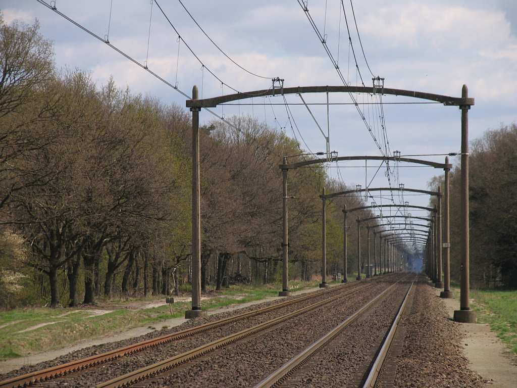 Bahnstrecke Eindhoven-Venlo in die Richtung Venlo bei Vlierden am 8-4-2012.