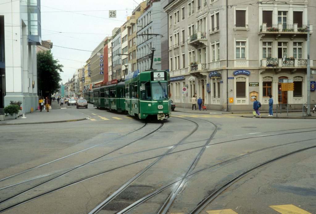 Basel BVB Tram 6 (SWP/SIG/BBC/Siemens-Be 4/4 498) Clarastrasse / Riehenring am 7. Juli 1990.