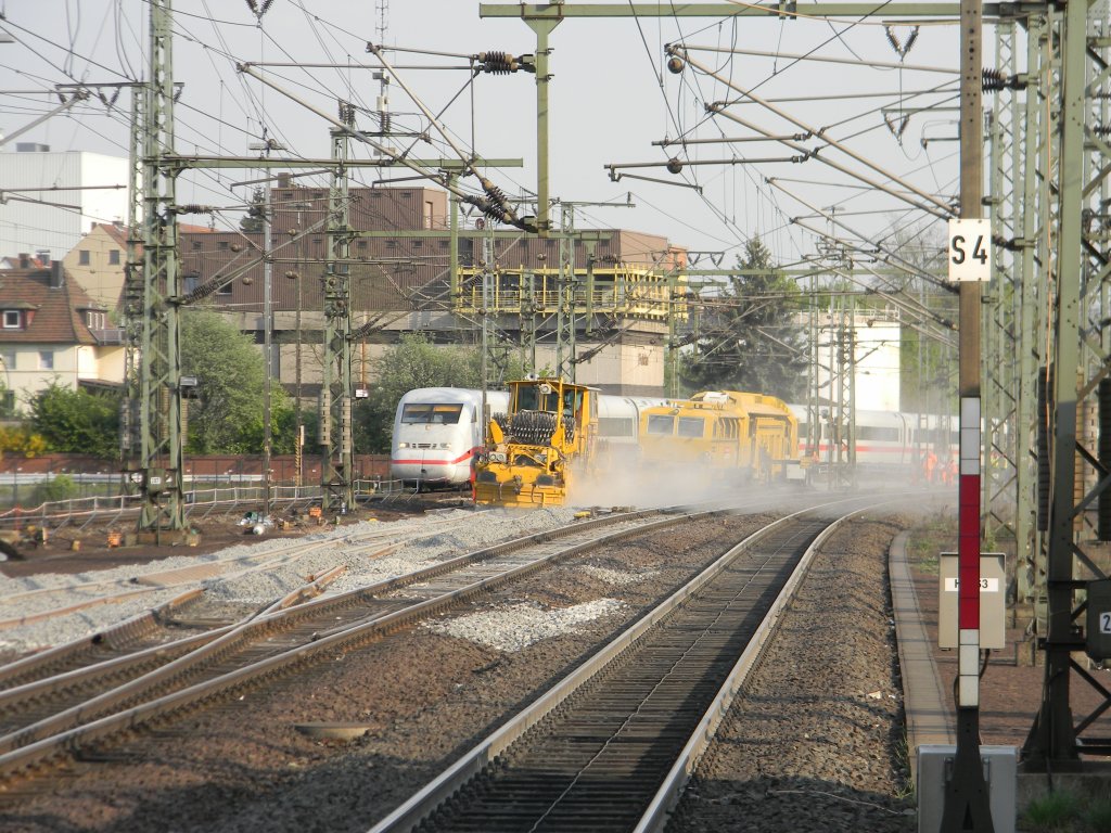 Bauarbeiten whrend der Streckensperrung Fulda - Frankfurt am Main am 23.04.2011 im Bahnhof Fulda.
