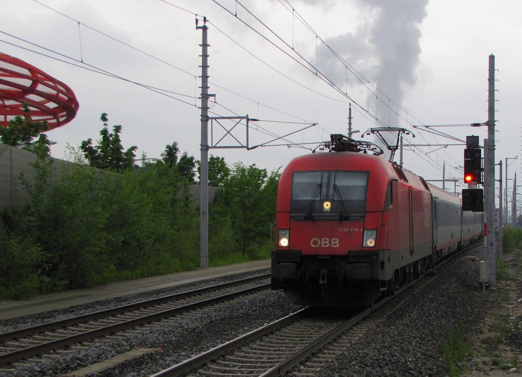 BB 1116 278-1 mit dem EC 113 von Siegen nach Klagenfurt Hbf, in Salzburg Taxham (Europark); 27.05.2011