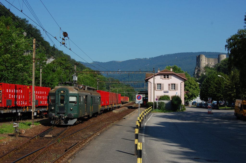 BDe 4/4 1632 der OeBB am 28.06.2011 mit Mllzug in Klus