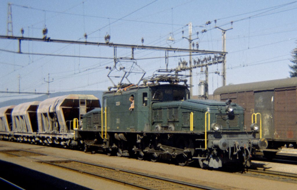 Be 6/8 II 11253 mit Kieszug in Lenzburg etwa 1970
