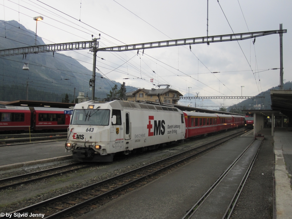 Bei eher garstigem Wetter steht am 4.8.2012 die Ge 4/4''' 643 ''EMS'' in St.Moritz als RE 1168 nach Chur.