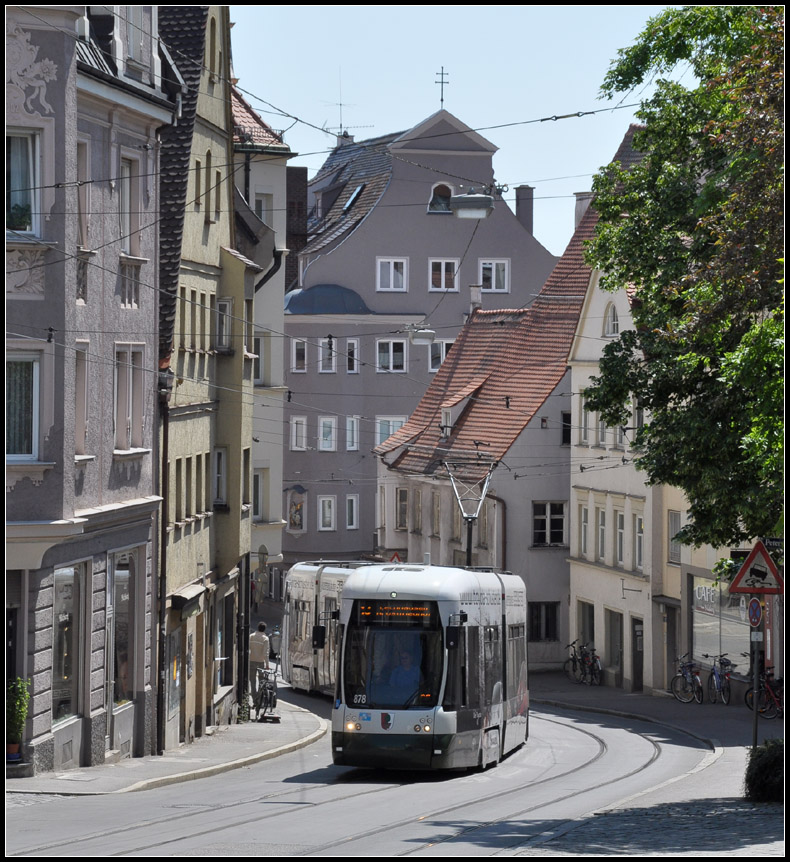 Bergwärts - 

Eine CityFlex-Tram erklimmt die Steilstrecke  Milchberg . 

26.05.2012 (J)
