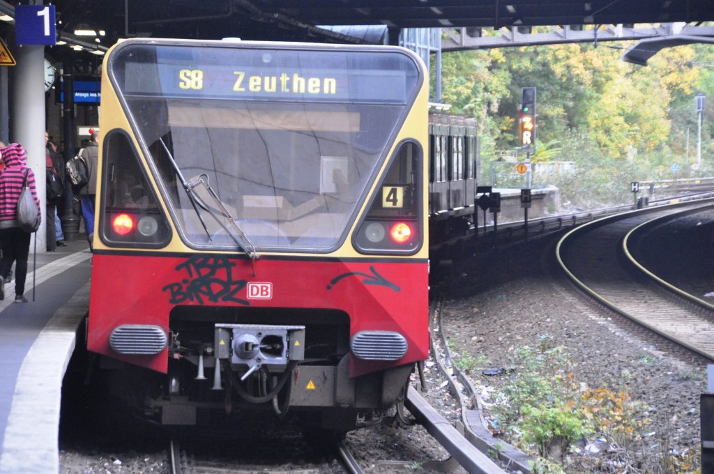 BERLIN, 12.10.2010, S8 nach Zeuthen im S-Bahnhof Schönhauser Allee




 
