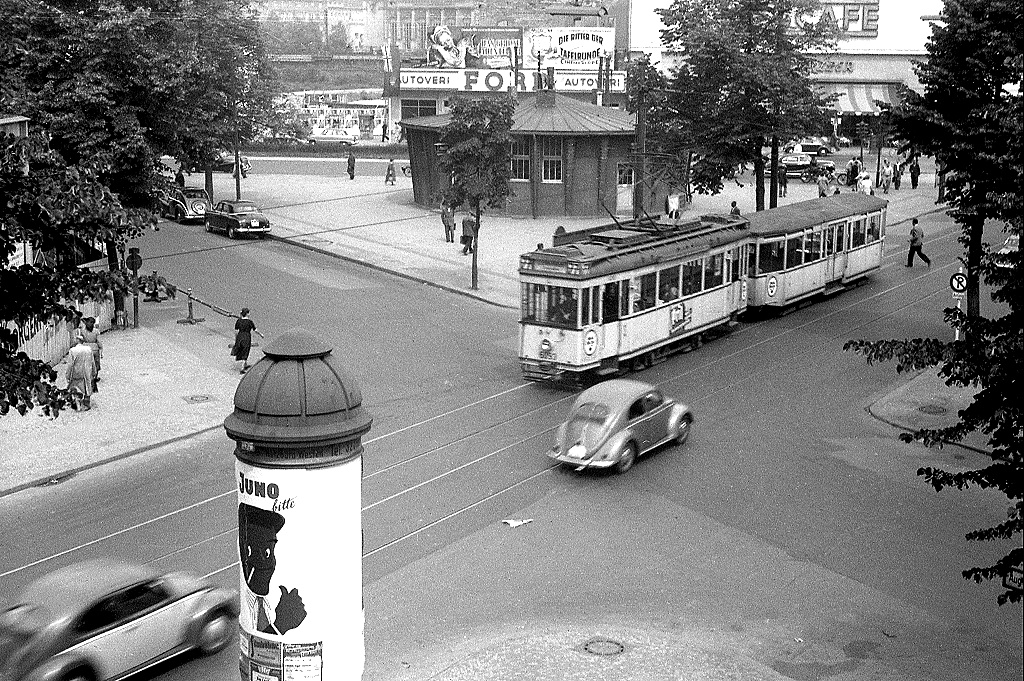 Berlin Tw 6052, Typ T24 am Joachimsthaler Platz, Oktober 1954.