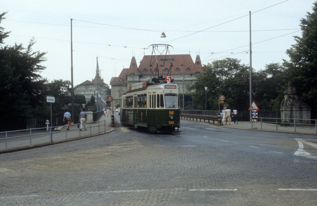 Bern SVB Tram 5 (Be 4/4 130) Kirchenfeldbrcke / Helvetiaplatz im Juli 1983.