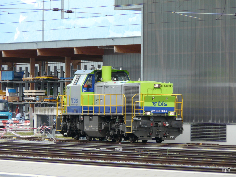 BLS / 100 Jahre Ltschbergbahn - Am  843 504-2 unterwegs mit Publikum im Bahnhof Frutigen am 30.06.2013