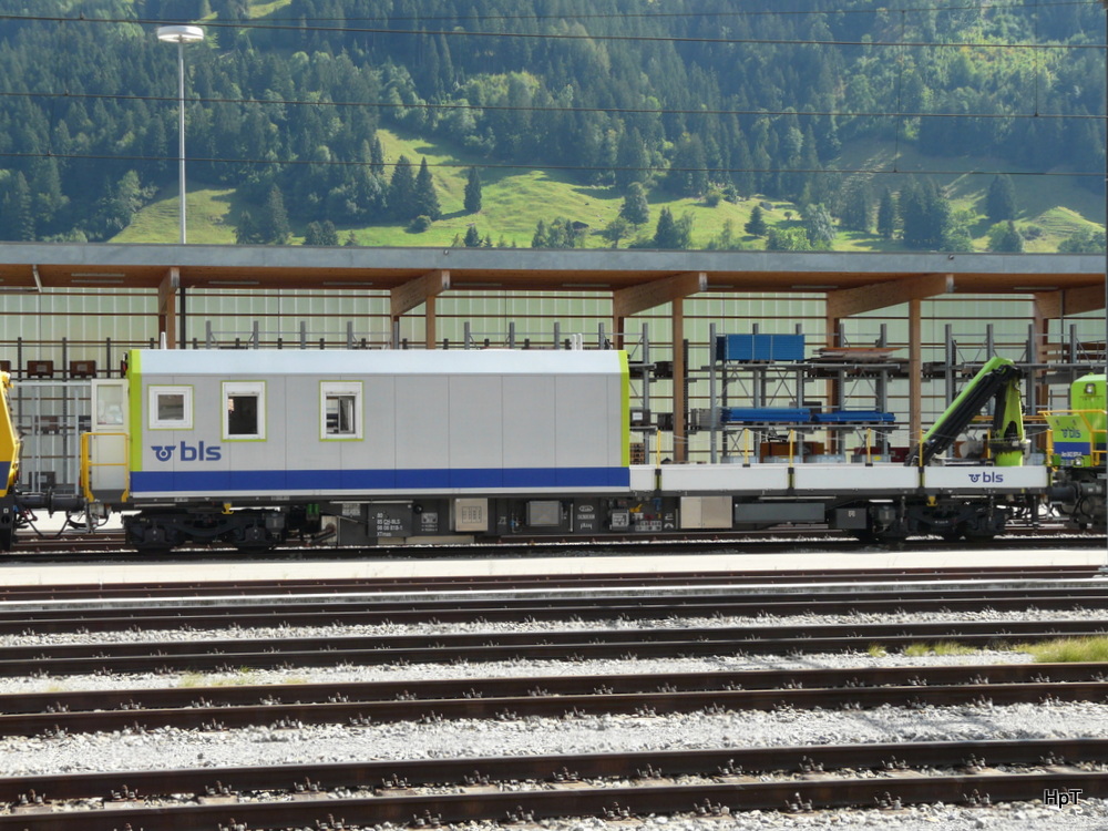 bls - Dienstwagen XTmas  80 85 98 08 818-1 im Bahnhofsareal in Frutigen am 17.09.2012