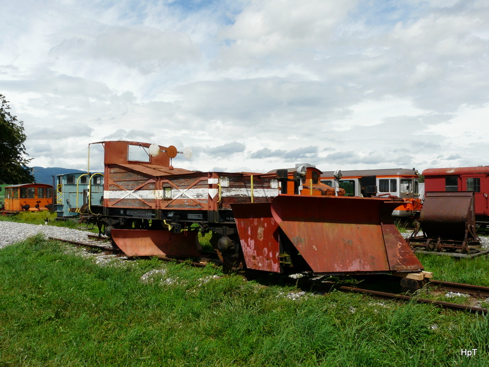 BMK - Schneepflug ex RVT  X 401 abgestellt in Kallnach am 07.08.2011