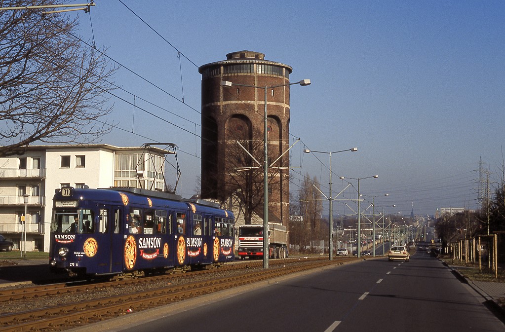 Bochum Tw 275 in der Essener Strae kurz vor Erreichen der Endstelle Wattenscheid Hntrop, 29.10.1991.