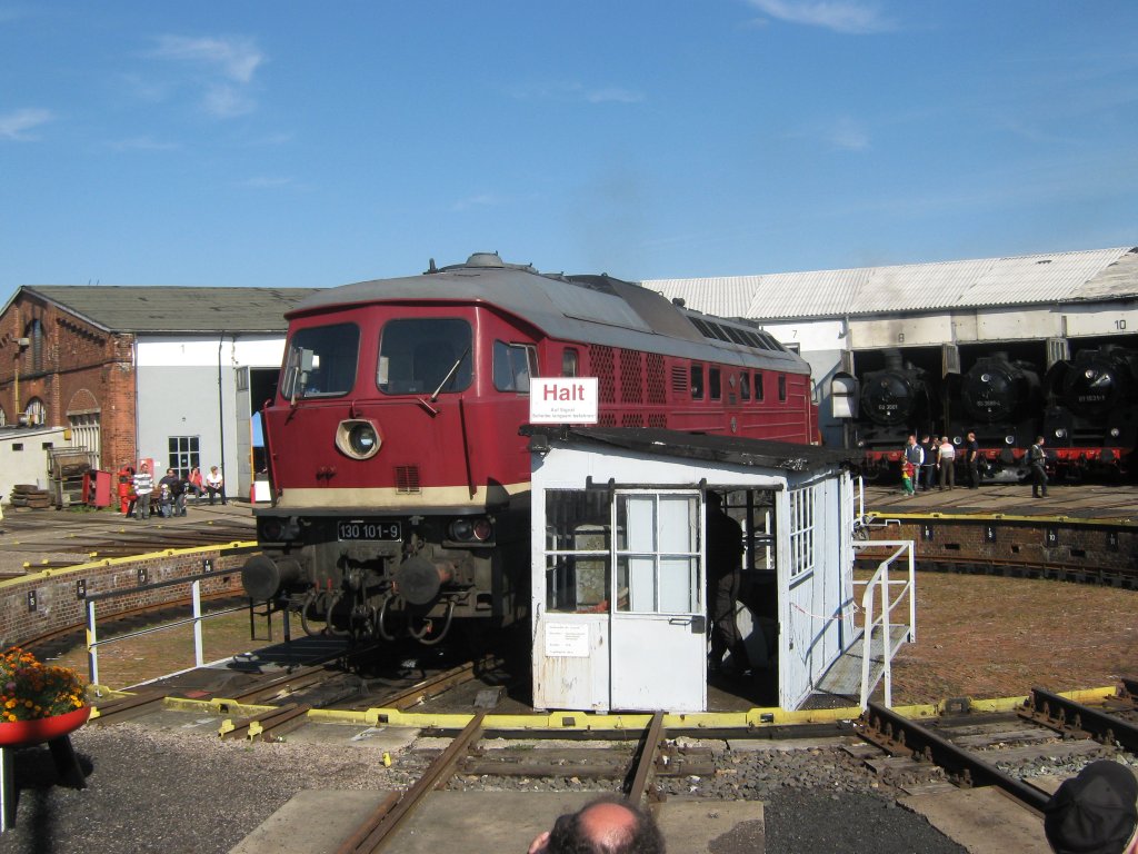 BR 130 101 am 16.09.2012 auf der Drehscheibe des BW Arnstadt hist., in Thringen.