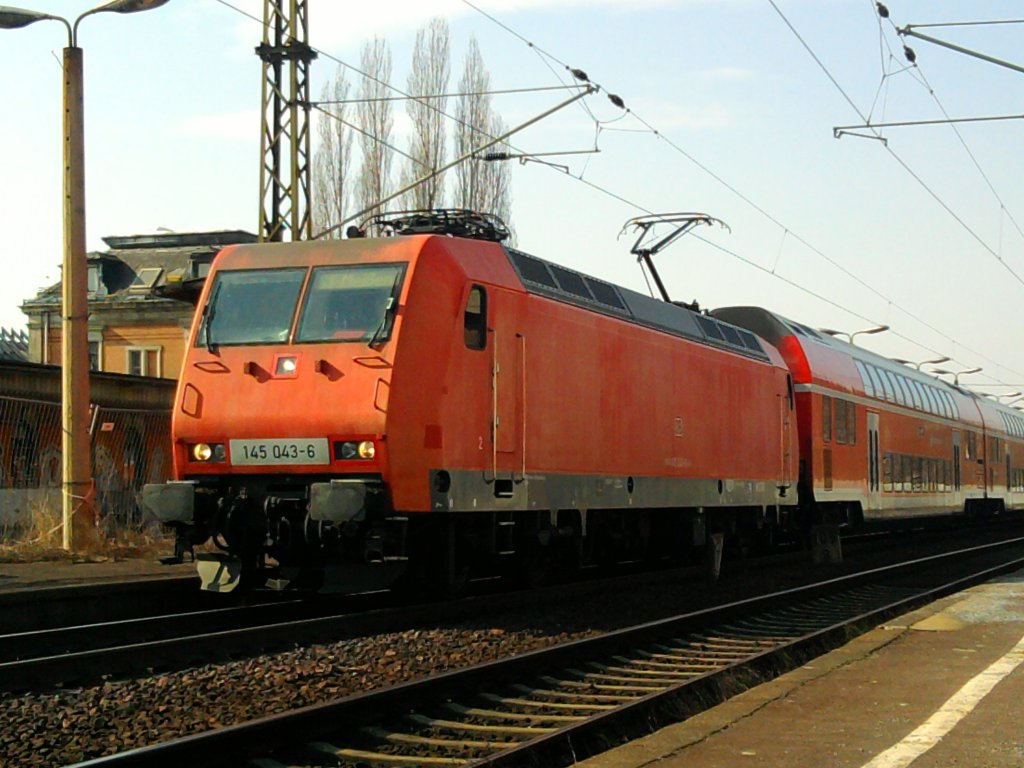 BR 145 043-6 startet wieder in Richtung Schna am 02.03.2011 von Radebeul West.