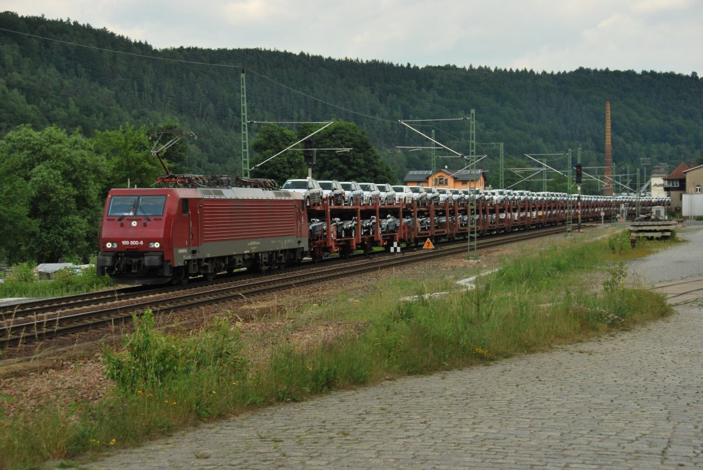 Br 189 800-6 (MTEG) mit ein lange Autozug aus richtung Tschechien in Knigstein, 25/08/2010.