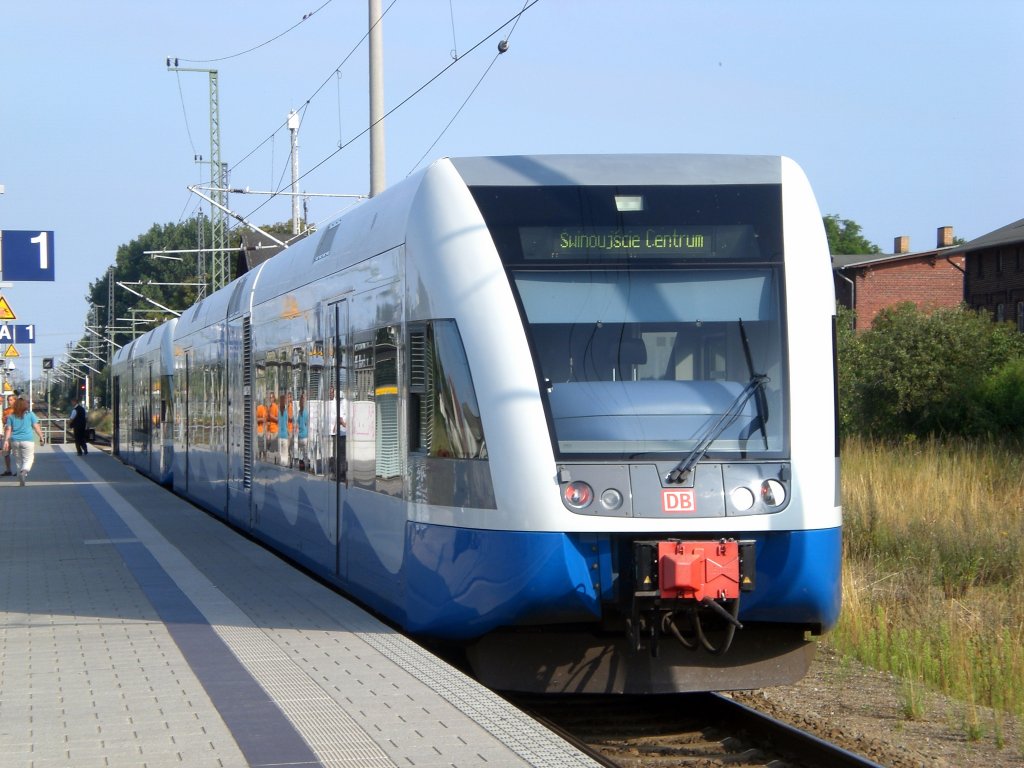 BR 646 (Stadler GTW) als UBB nach Świnoujście Centrum im Bahnhof Zssow.(10.8.2010)