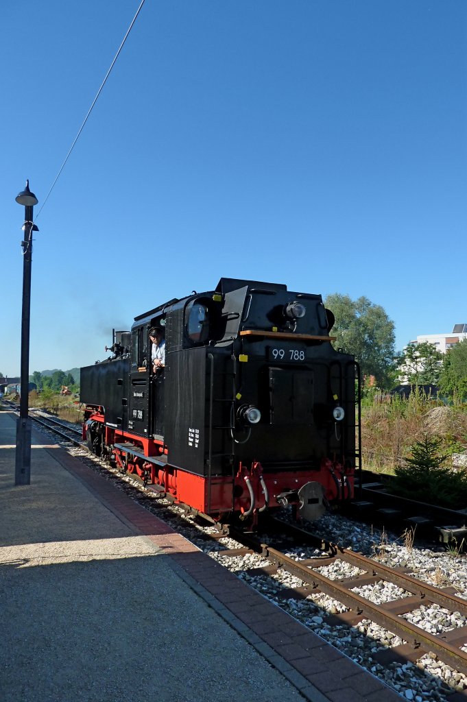 BR 99 788, die  Berta  genannte Dampflok der chslebahn fhrt im Bahnhof Warthausen zum Ankuppeln, Aug.2012