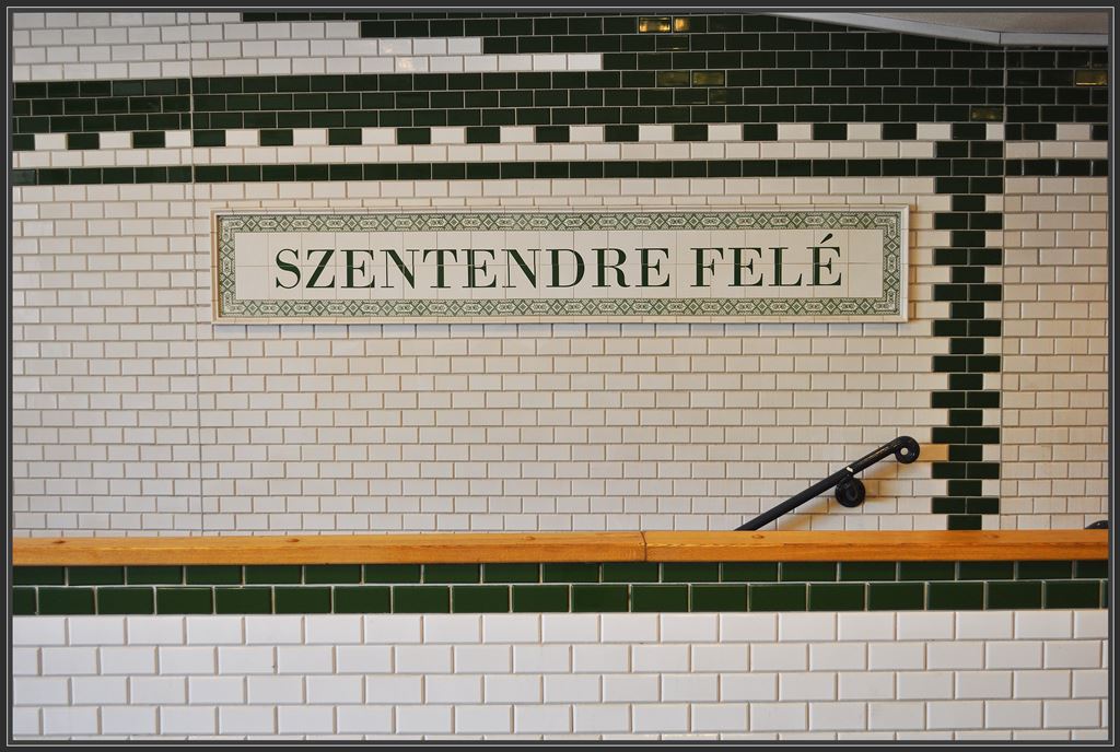 (Budapest) Margit Hd ist die zweite Station der Vorortslinie HV nach Szentendre, einem hbschen Ort am Donauufer nrdlich von Budapest. (12.05.2013)