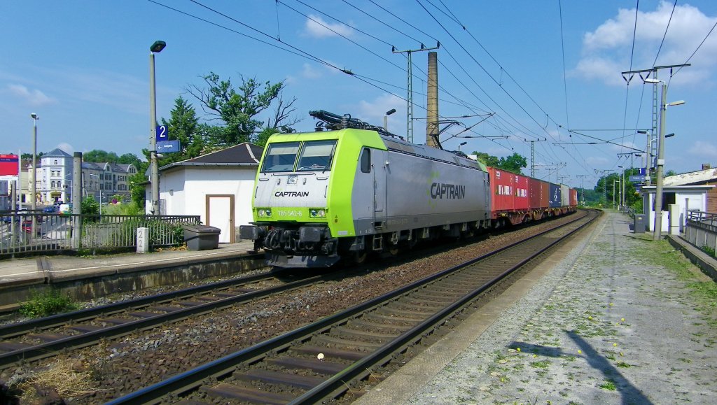 Captrain 185 542-8 durchfhrt mit einem Containerzug den Hp Dresden-Cotta (13.7.2013)